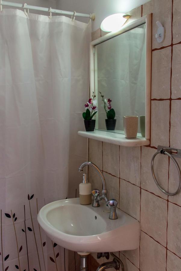 Maltezos Rooms Méthana Exterior foto